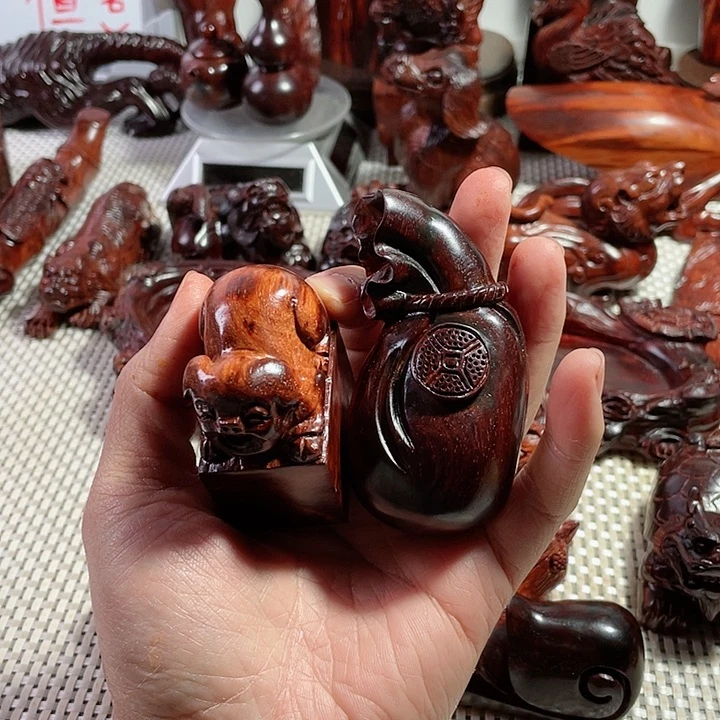 东*印度小叶紫檀钱猪