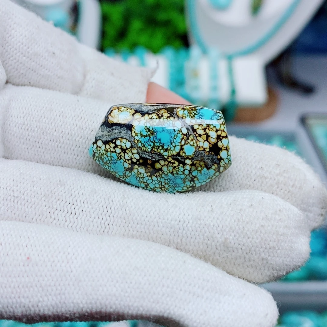 绿松石未镶嵌颈饰