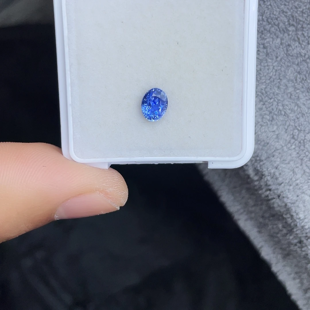 蓝宝石裸石1.25Ct。