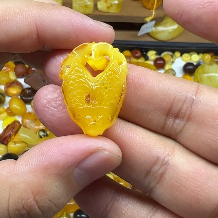 琥珀未镶嵌珠宝奇石