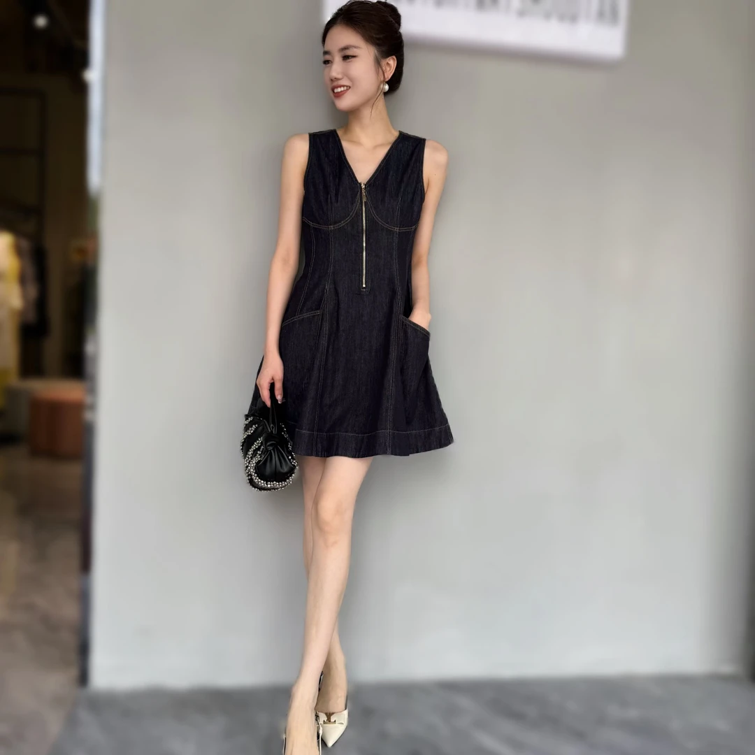 【俊英】2025新款女V领无袖蓝黑色牛仔连衣裙高级好看收腰显瘦裙子