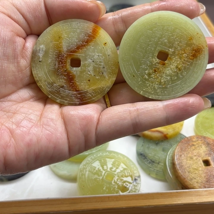 未镶嵌蛇纹石玉颈饰