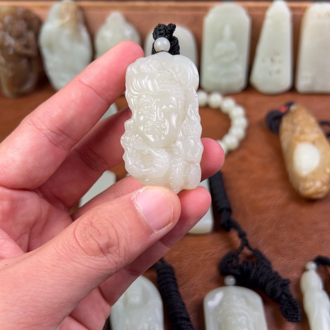 紫***升和田玉（青白玉）未镶嵌颈饰
