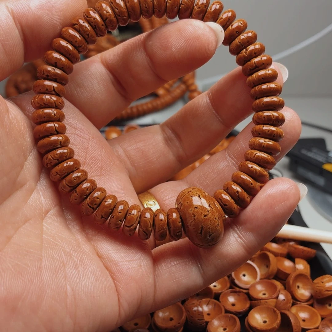 拼***夏桃核盘缠手串微瑕疵