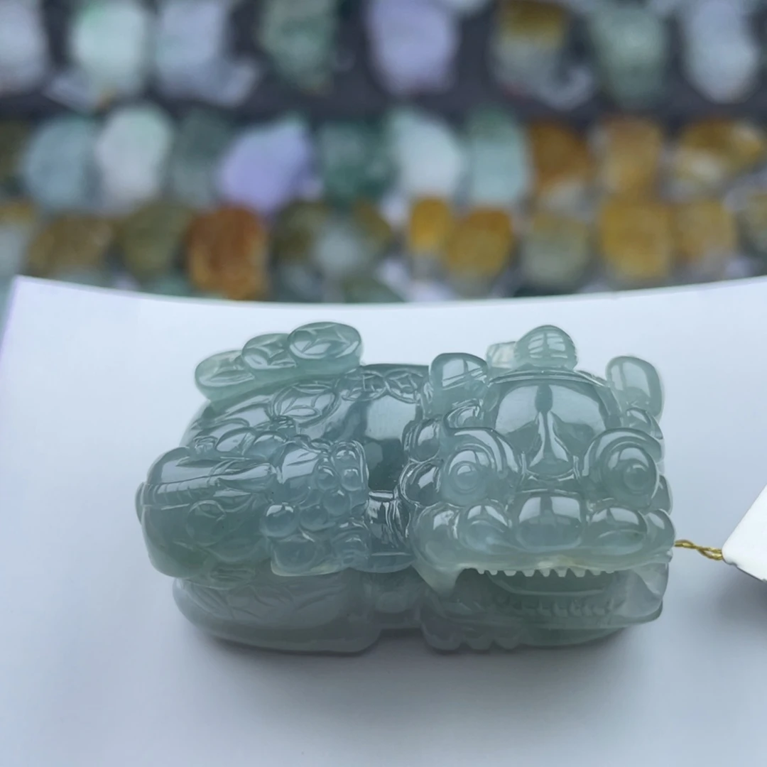 翡翠未镶嵌颈饰貔貅