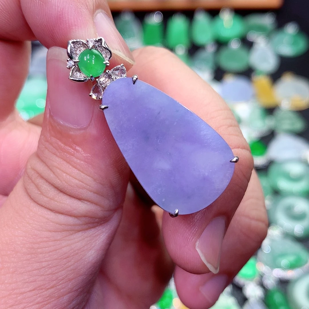 翡翠18K金镶嵌颈饰纯天然