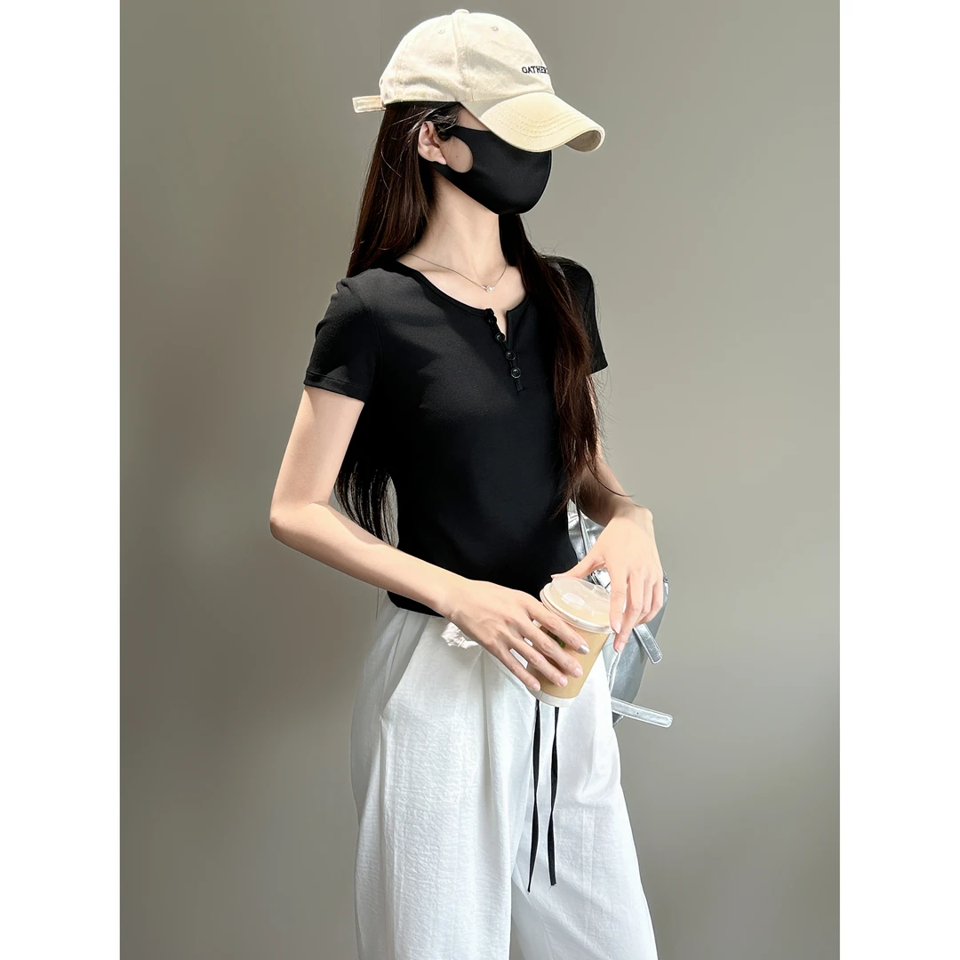 纯欲半开领短袖t恤女夏修身收腰显瘦别致纽扣设计感小众正肩上衣
