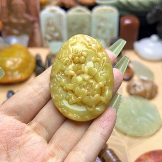 蛇纹石玉未镶嵌颈饰