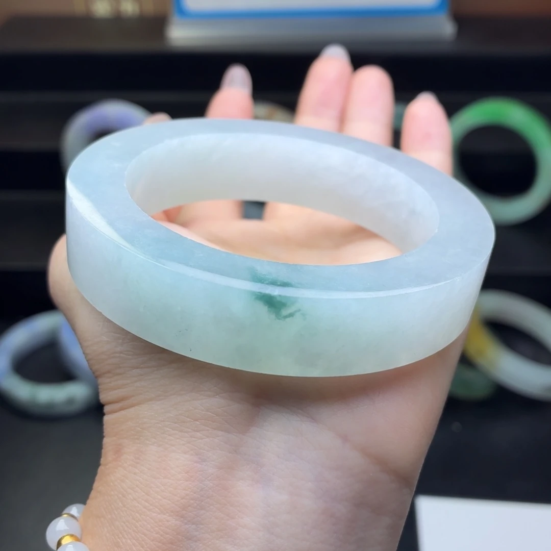 定制翡翠未镶嵌翡翠手镯