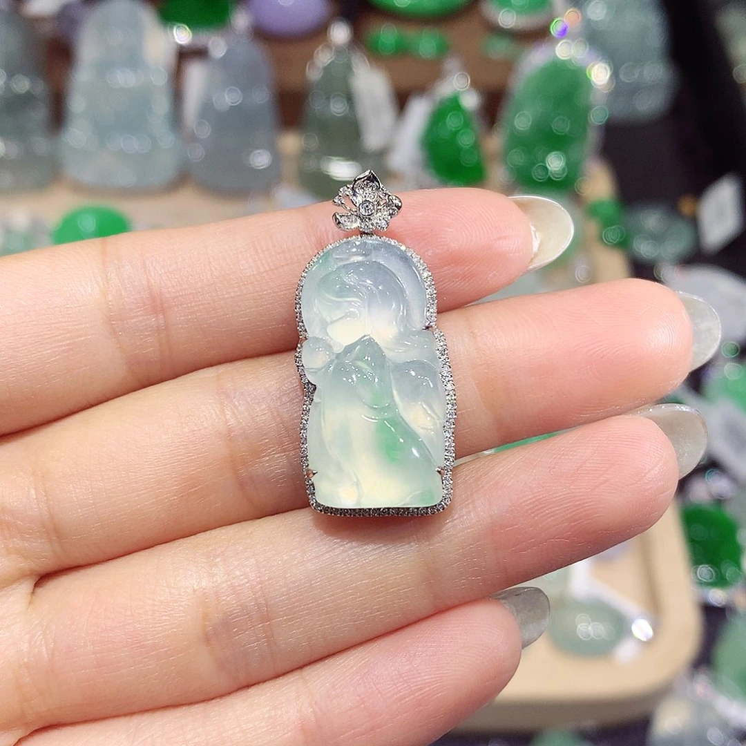 翡翠18K金镶嵌颈饰仙女