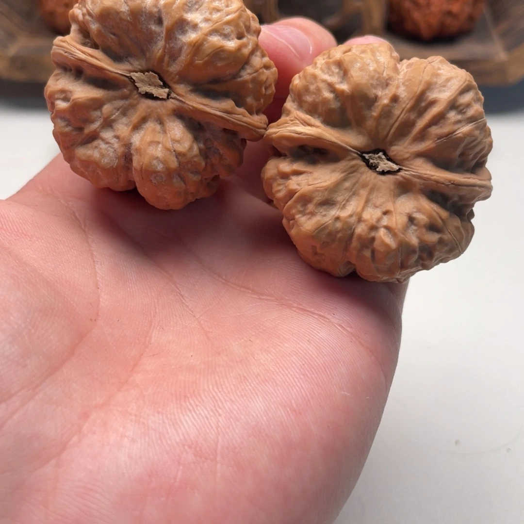 煎***葱大叶紫檀（黑酸枝木类）蛤蟆头文玩C20