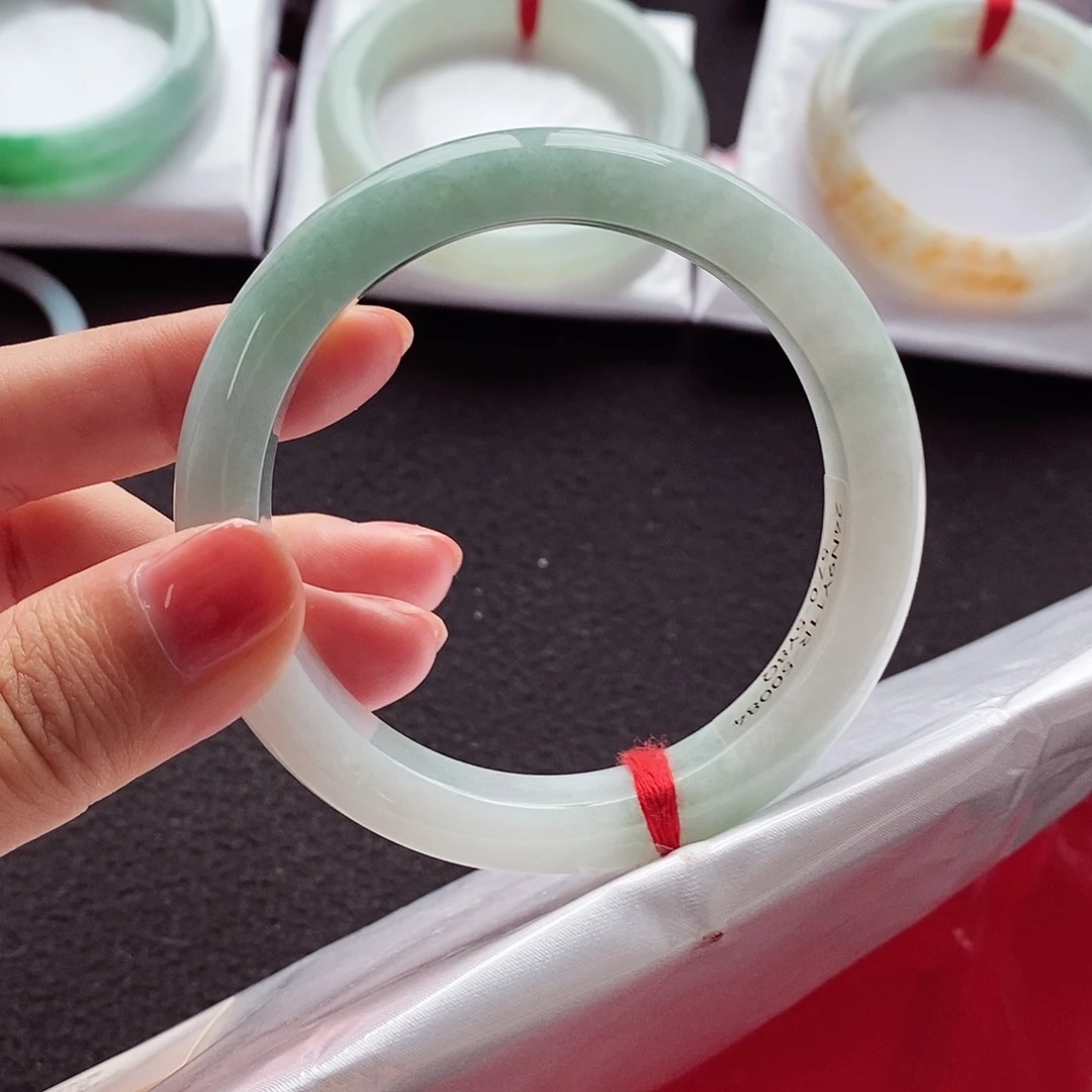 未镶嵌手镯翡翠56.7绿色半山水