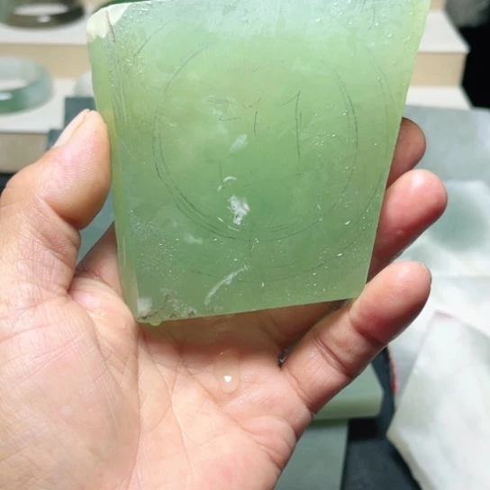 岫玉未镶嵌手镯定制