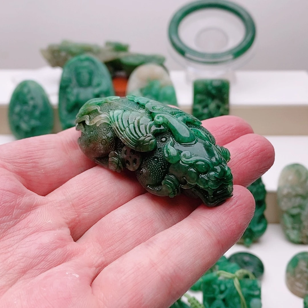 均***者未镶嵌独山玉吊坠