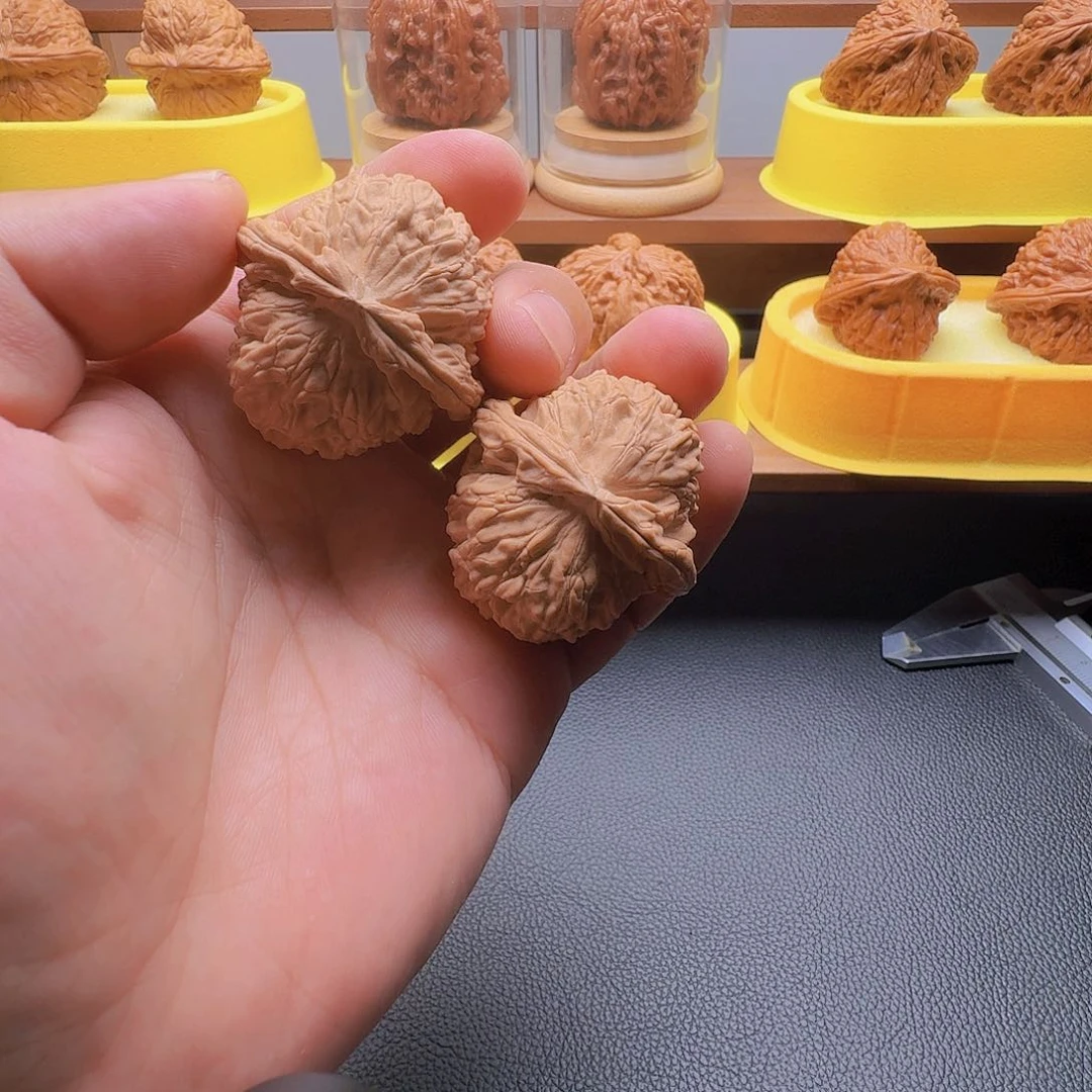 桃核吊坠全品白狮子