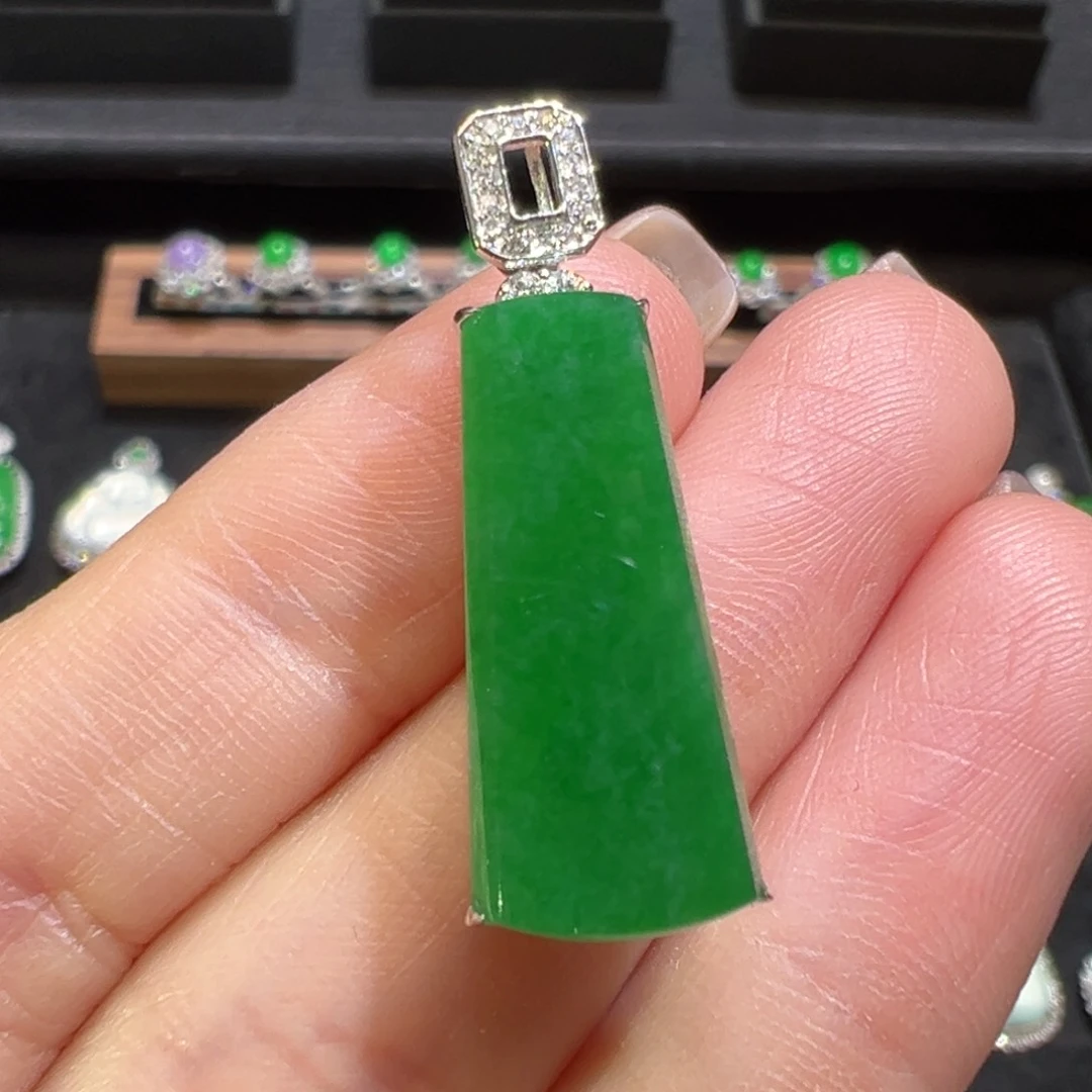 翡翠颈饰18K金镶嵌收到货48小时鉴赏期