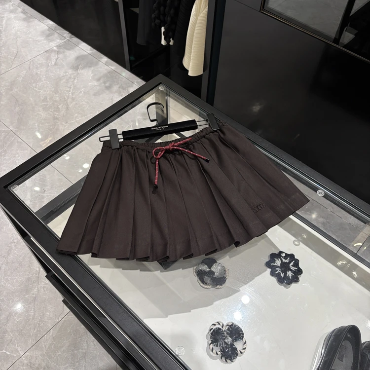 25年春装新款女装 字母刺绣红绳松紧腰带百褶咖色半裙-25Y1040