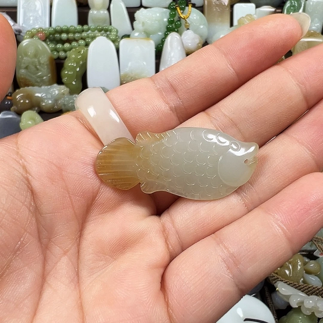 海***风和田玉未镶嵌颈饰