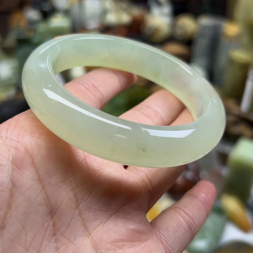 岫玉未镶嵌颈饰岫玉58.2有黑点有棉