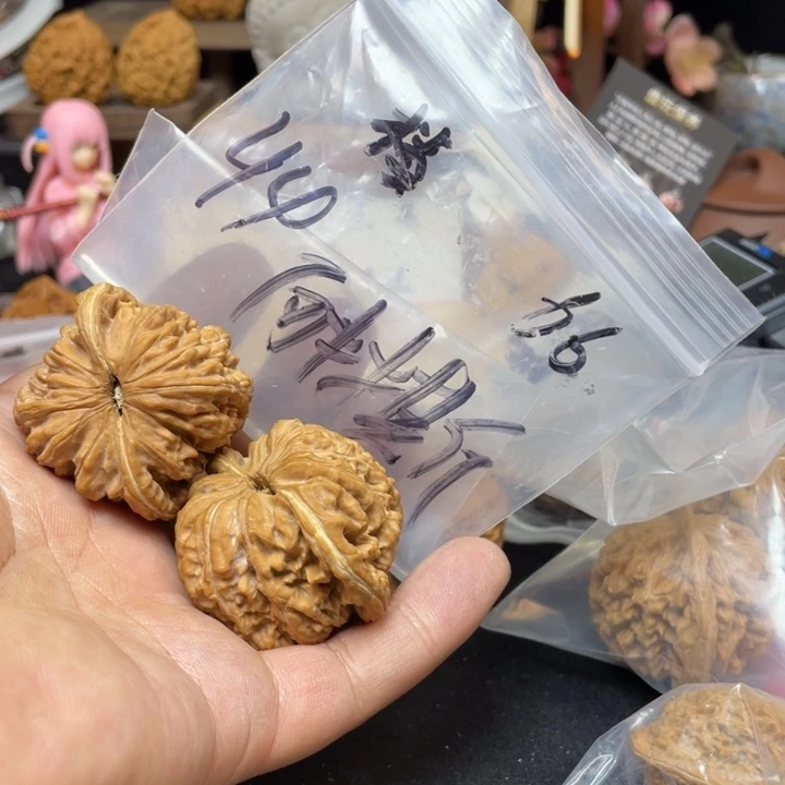 文玩核桃把件耐*四座楼