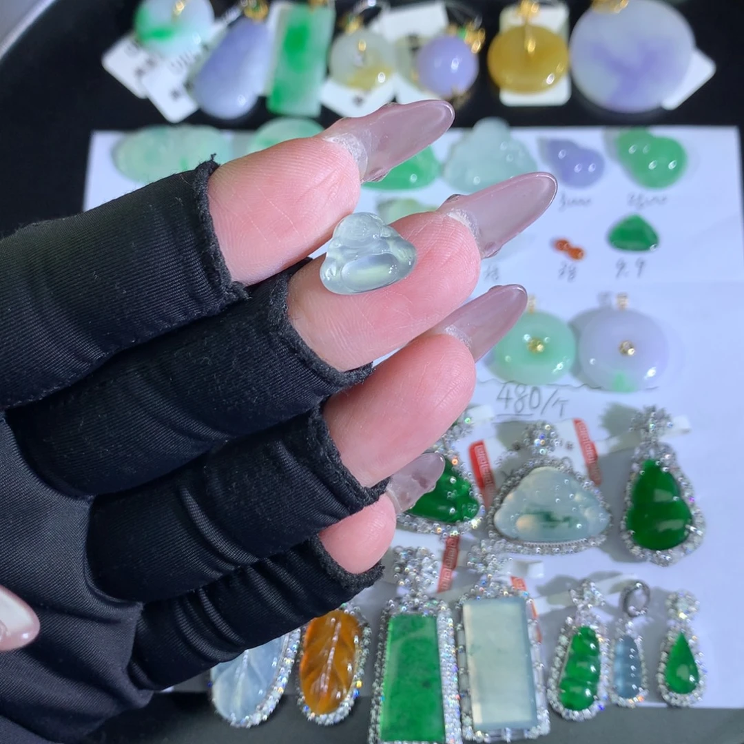 翡翠裸石未镶嵌冰佛