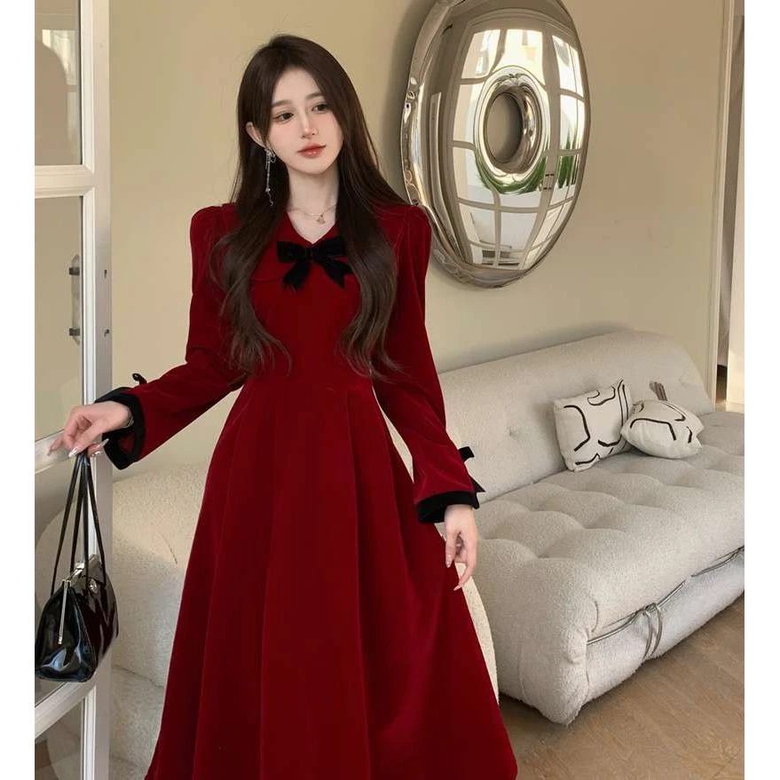 高级感赫本风法式连衣裙子大码胖mm显瘦减龄新年红色战袍丝绒裙子