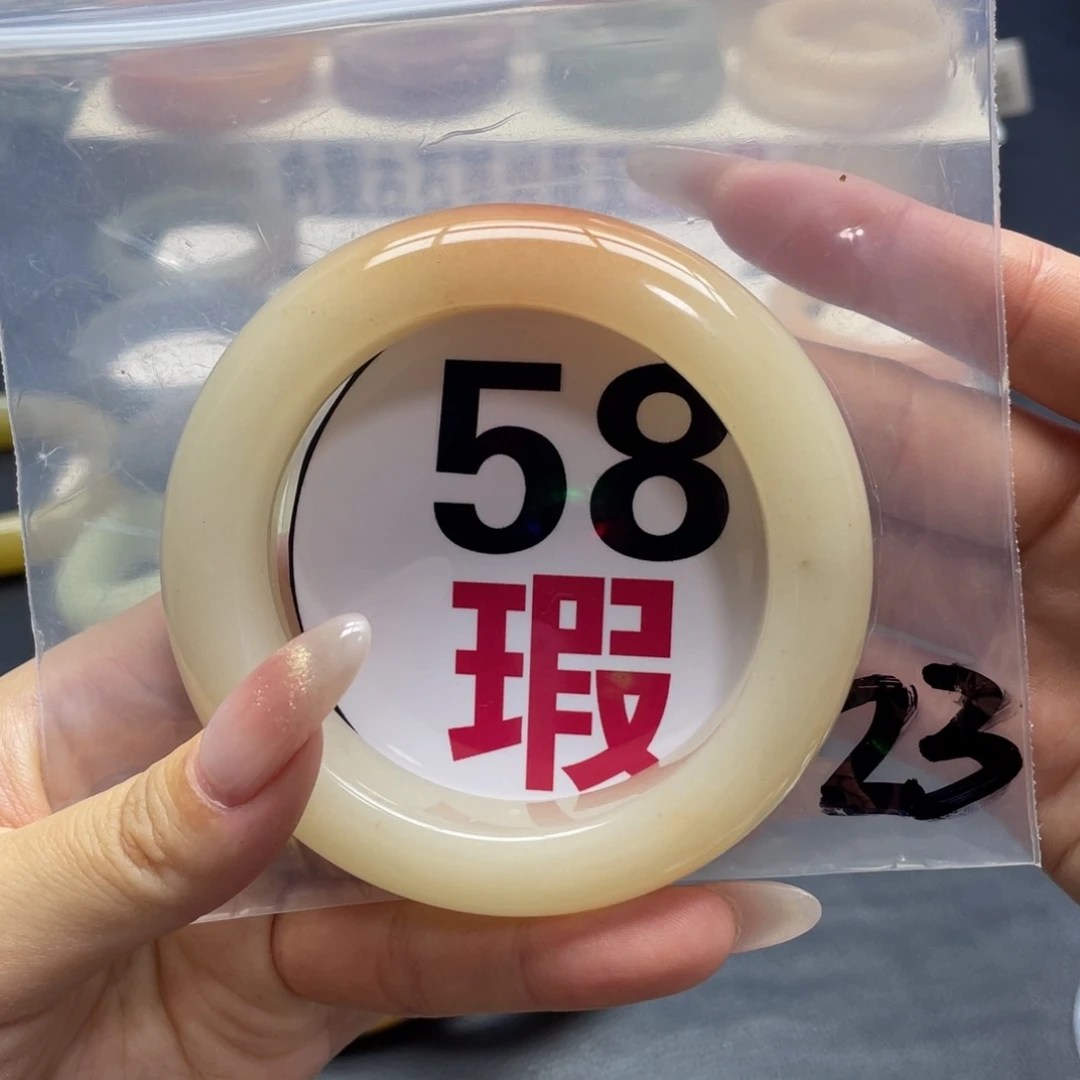 未镶嵌手镯石英岩玉