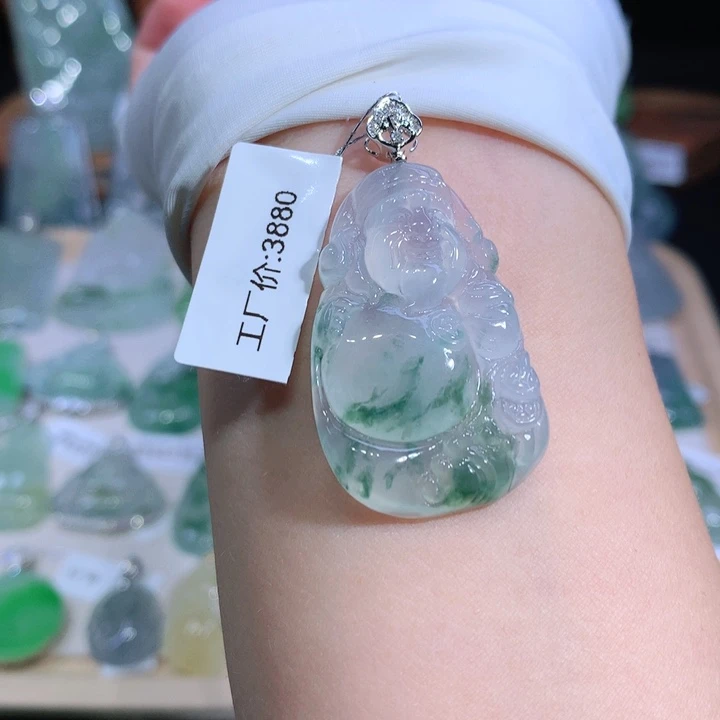 翡翠18K金镶嵌颈饰财财