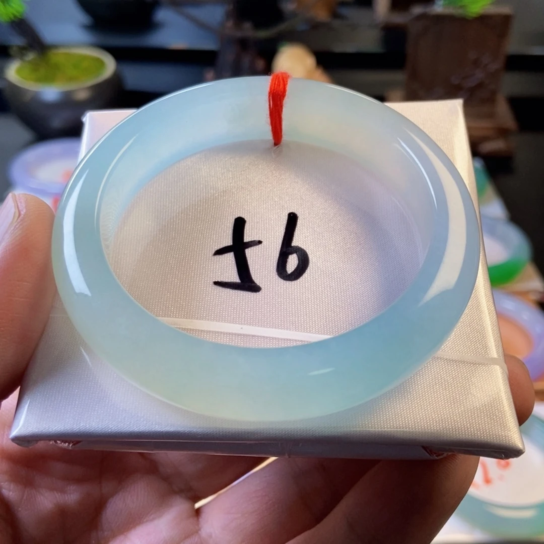 翡翠未镶嵌手镯42、冰正圈