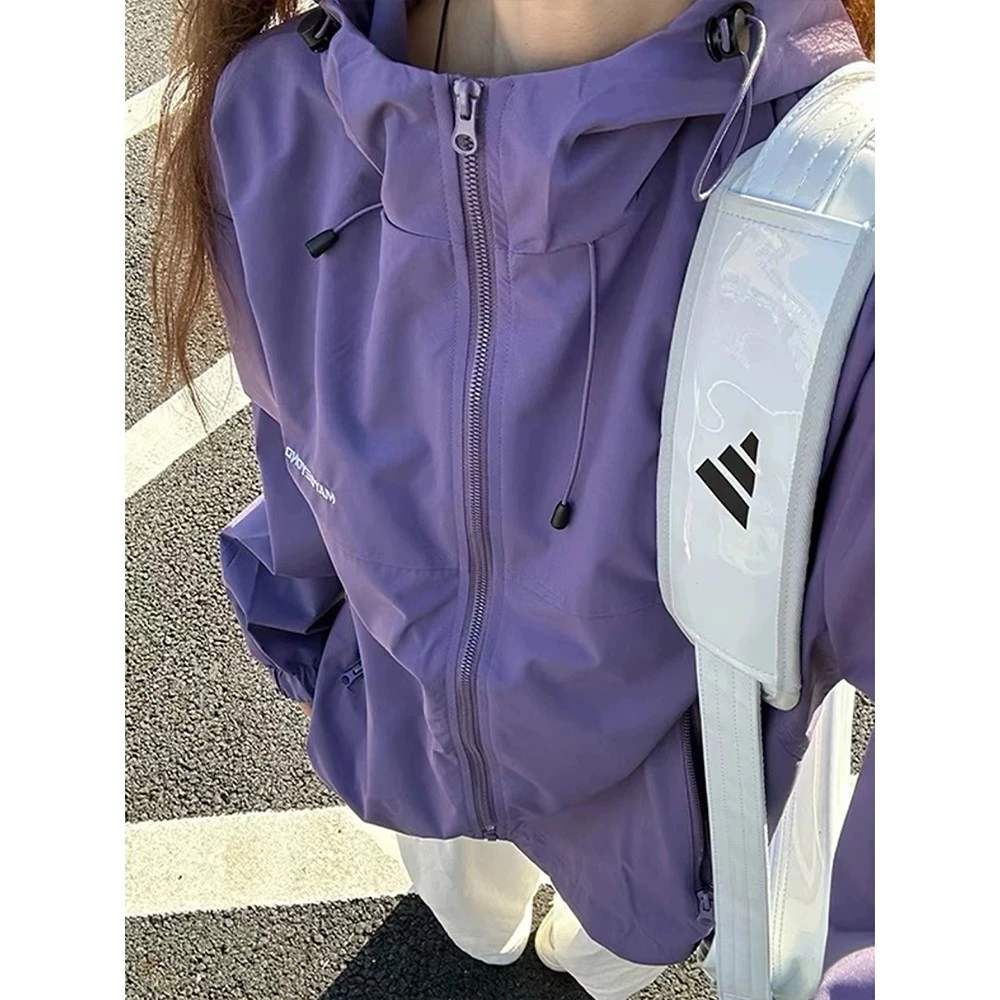 多巴胺美式紫色冲锋衣外套男女款户外爬山穿搭三防连帽登山服夹克