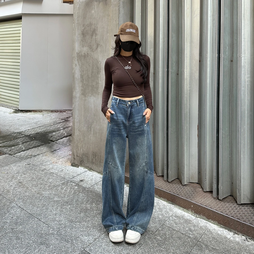 7654 W设计感显瘦遮肉直筒弯刀裤牛仔裤女秋冬新款垂感高腰宽松
