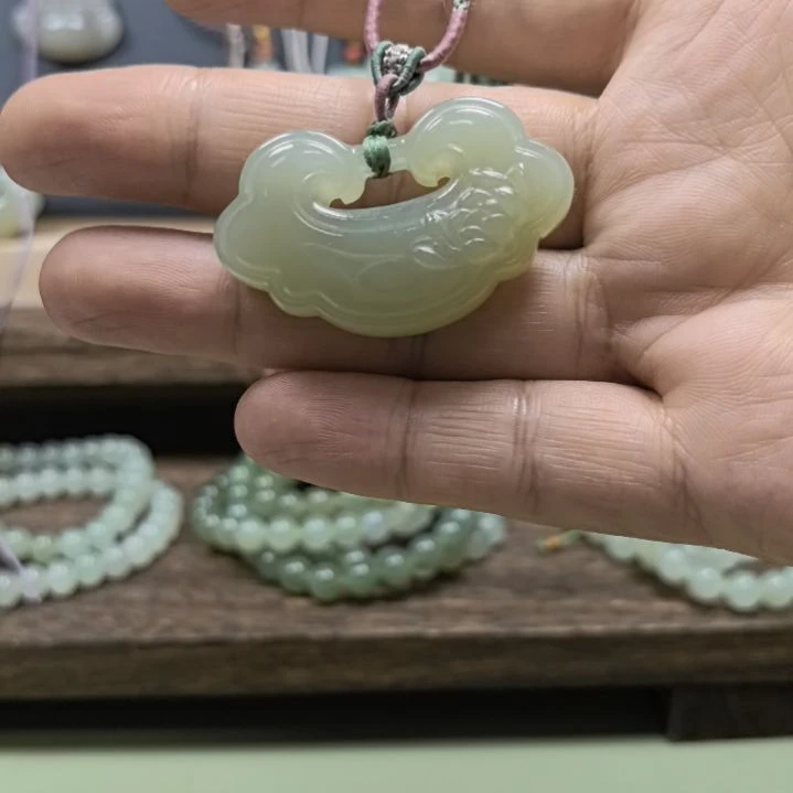 颈饰未镶嵌和田玉