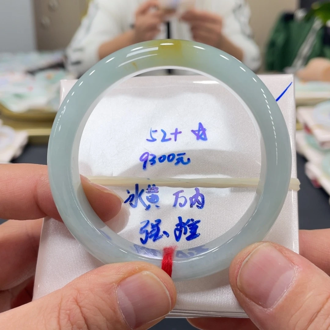 未镶嵌手镯翡翠中***?翡翠