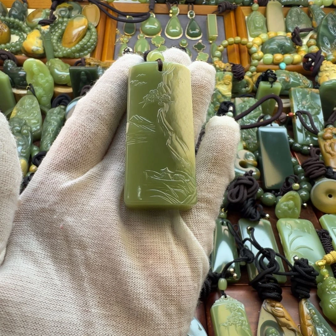 冬***阳岫岩老玉（透闪石质玉）未镶嵌挂件