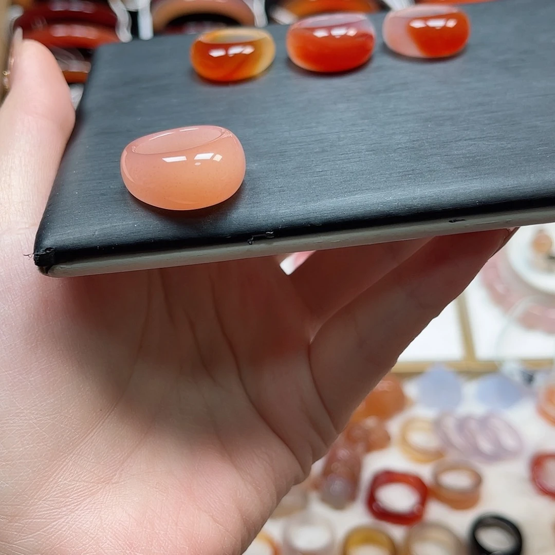 玛瑙/玉髓手镯未镶嵌-***°