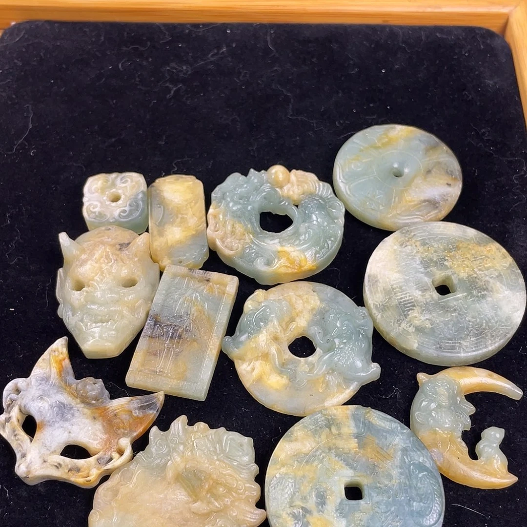 岫玉未镶嵌颈饰吊坠