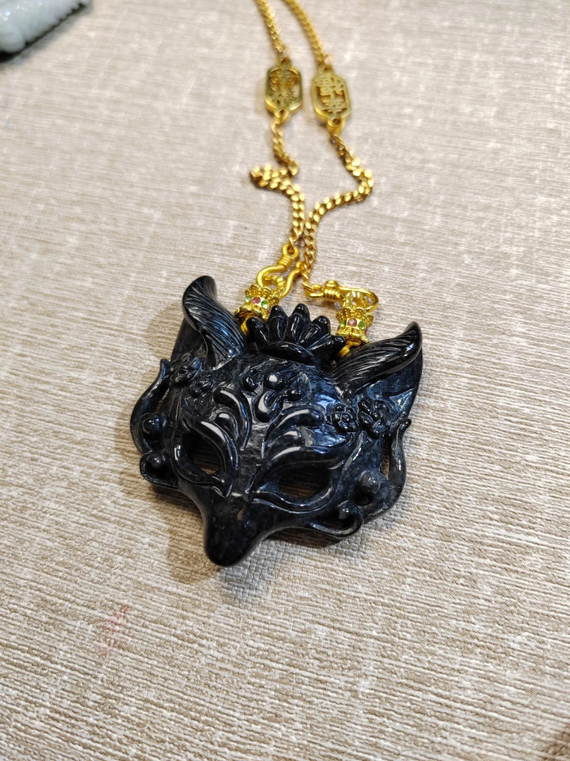 翡翠乌鸡狐狐吊坠