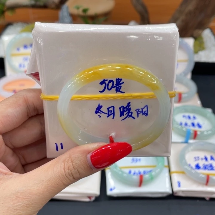 翡翠未镶嵌手镯（贵妃镯）