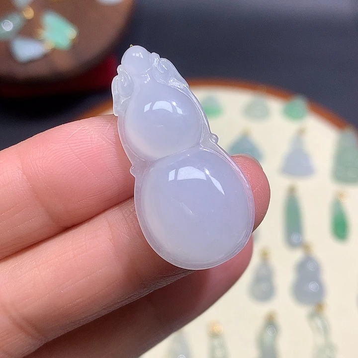 翡翠未镶嵌颈饰葫芦