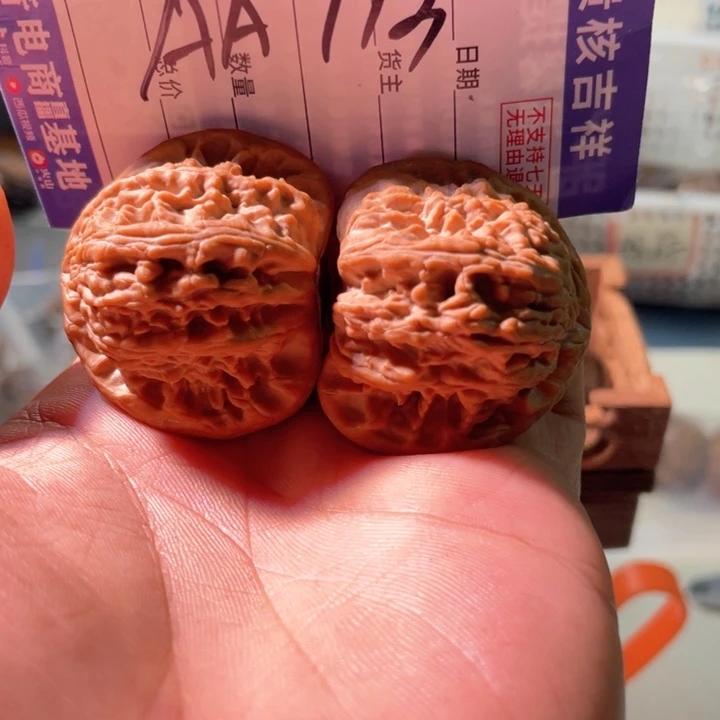 42尺寸上满脸白三角白狮子