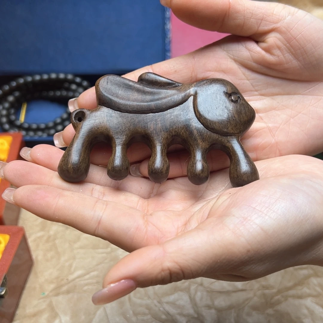 大叶紫檀（黑酸枝木类）