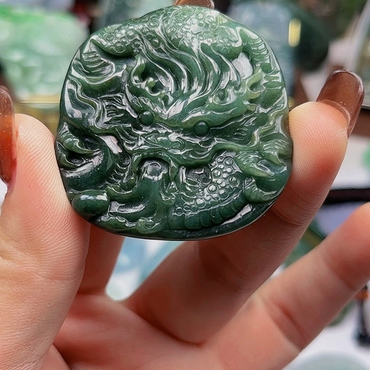 翡翠未镶嵌颈饰挂件