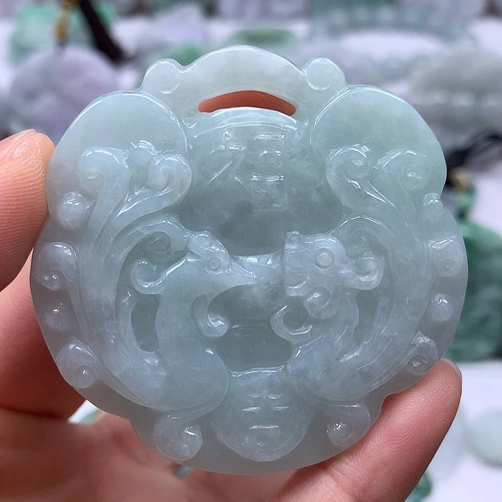 翡翠未镶嵌颈饰龙凤呈祥两面工艺福利