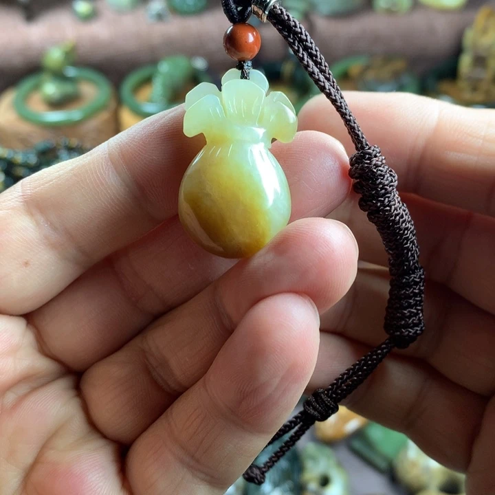 岫岩老玉（透闪石质玉）未镶嵌吊坠(赠链)