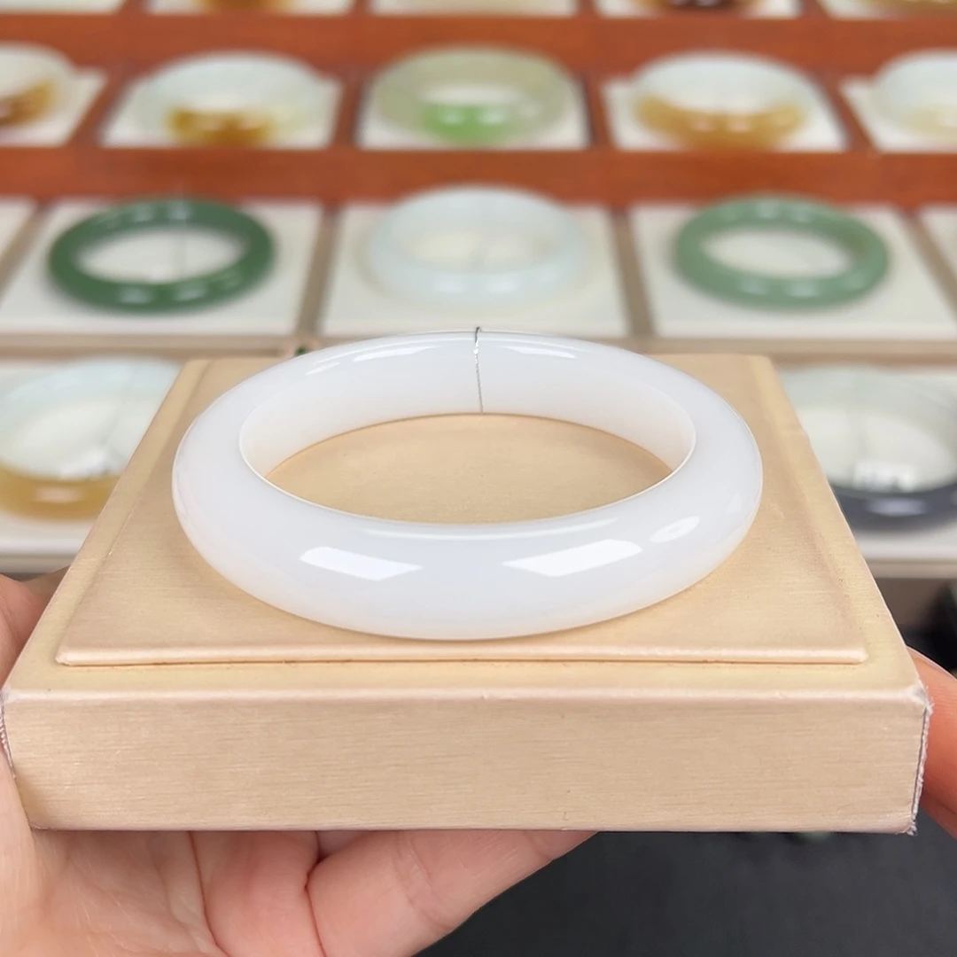 和田玉未镶嵌手镯白镯