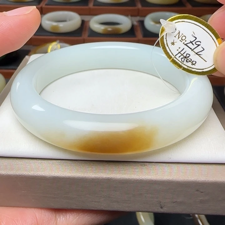 和田玉（糖玉）未镶嵌手镯