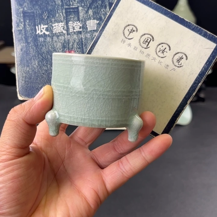 瓷片冰花三足主人杯