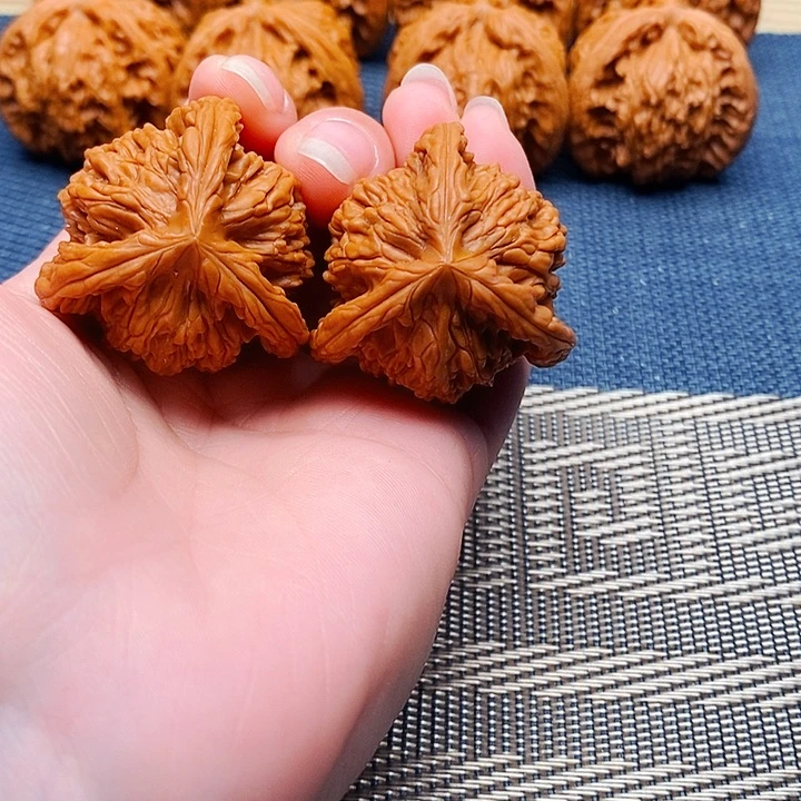 机***孩文玩核桃吊坠三棱