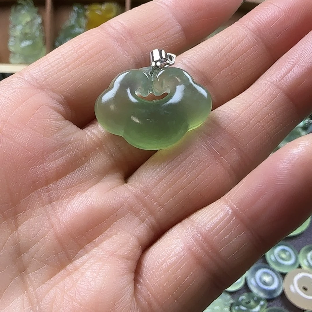 蛇纹石玉未镶嵌岫玉吊坠