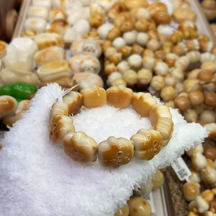 菩提根/象牙果把件84 象牙果原果雕刻炭烧小猫饼